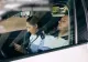VIDEO | Polițist surprins dormind în mașina de serviciu: „Așteptăm să avem o misiune”