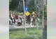 VIDEO | Bătaie în toată regula între un bătrân și un livrator