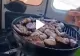 VIDEO – Au băgat grătarul aprins în mașină după ce i-a prins ploaia la iarbă verde – Imaginile au devenit virale pe internet