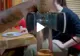 VIDEO – A cerut o sticlă de vin, la restaurant, iar chelnerul a venit cu o placă de par – Motivul halucinant