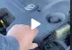 VIDEO – A ridicat capota să verifice motorul și când a văzut ce se ascundea acolo, a început să țipe de frică