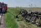 FOTO | Accident cumplit în Arad. Un bărbat din Ungaria a murit după ce s-a răsturnat cu TIR-ul pe care îl conducea