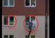 Gest DIZIDENT major: un steag ucrainean si mesaje anti-război, afișate la fereastra unei clădiri din Rusia. Ce MĂSURI au luat autoritățile