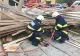 Incident grav în Prahova. 4 persoane au fost rănite, după ce au fost strivite de o schelă de lemn - VIDEO&FOTO