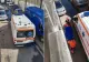 Pacient cărat pe jos cu targa, după ce ambulanța a rămas blocată din cauza mașinilor parcate în drum
