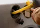Sfaturi despre „cum să furi benzina”, în direct, la TV, la oră de audiență maximă - Cine a putut difuza așa ceva