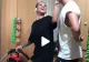 VIDEO Soțul a venit prin spatele soției în timp ce această aspira și i-a făcut o farsă. Tânăra nu a simțit nimic
