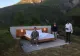 Condiții mizerabile în hotelul de „zero stele” - cât plătesc turiștii care chiar își vor să fie tratați „în ultimul hal” - video
