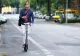 Românii renunță la mașini în favoarea bicicletelor și trotinetelor