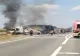 TIR încărcat cu baloţi, în FLĂCĂRI pe un drum din Dolj! Trafic rutier BLOCAT - FOTO&VIDEO