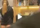 Părea că prietena lui își caută ceva în frigider. Când s-a apropiat și a văzut-o mai bine, a fost ingrozit
