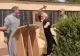Bătaie între doi preoți - Momentul în care unul dintre ei începe să-l lovească pe celălalt cu o cruce - VIDEO