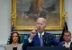 Joe Biden, moment HILAR. A repetat o frază, dând impresia că a citit din prompter indicațiile de regie