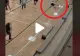 VIDEO – Un elev a făcut stop cardiac la ora de sport și toți colegii săi au trecut pe lângă el fără să-l ajute – Intervenția salvatoare a directorului școlii