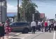 Trafic blocat din cauza unei nunți. Invitații petrec pe mijlocul șoselelor - VIDEO