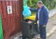 Românii care nu își sortează gunoiul din curte riscă amenzi usturătoare