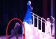 VIDEO – I-a tras rochia de pe ea chiar în timpul concertului – Ce a urmat a uluit spectatorii care nu mai înțelegeau ce se petrece