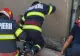 Intervenție contracronometru la Oradea - Unul dintre cei doi bărbați înghițiți de un mal de pământ A MURIT - FOTO