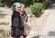 Două bătrâne, refugiate din Ucraina, cântă pe stradă din Constanța pentru o bucată de pâine - VIDEO