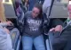 O femeie cu handicap s-a târât până la toaleta avionului. Însoțitorii de zbor au refuzat să o ajute - VIDEO