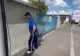 Rupt de beat, a împărțit amenzi șoferilor care nu au plătit parcarea - VIDEO