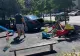 O mașină a intrat în plin într-un loc de joacă: un copil este rănit grav! A fost transportat de urgență la spital 