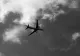 Un avion de mici dimensiuni s-a prăbușit în apă. Un pasager a fost găsit mort, iar alți 9 sunt căutați - VIDEO