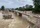 Un pod provizoriu din Bihor a fost luat pe sus de viituri. Circulație complet blocată