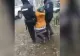 Cinci polițiști ruși au luat pe sus o bătrână care protesta împotriva războiului din Ucraina - VIDEO
