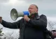 Aproape un MILIARD de dolari amendă pentru un conspiraționist american. A negat unul dintre cele mai sângeroase masacre comise într-o școală