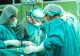 Un bărbat a trecut printr-o operație de 10 ore pentru ca medicii să-i replanteze mâna amputată
