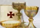 Un bărbat a spart biserica din sat, a băut tot vinul pe care l-a găsit și a adormit 
