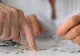 Simptomele timpurii ale bolii Parkinson. Semnul aparent banal care trebuie să te trimită urgent la medic