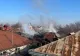 Două case din Bacău, cuprinse de un incendiu masiv - Intervenția pompierilor, dificilă
