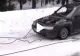 VIDEO – A rămas împotmolit cu mașina pe munte și un prieten a venit să-l tracteze – I-a distrus mașina complet – Daună totală
