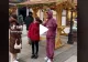 VIDEO – S-a apropiat de o vizitatoare de la Târgul de Crăciun și a făcut un gest scandalos – Totul s-a terminat însă cu bine
