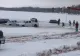 Mai multe mașini parcate pe un lac înghețat au ajuns în apă după ce gheața s-a spart! Zi de pescuit cu final neașteptat - FOTO&VIDEO