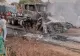 18 oameni au ars de vii după ce microbuzul în care se aflau a intrat în plin într-un camion și a luat foc