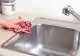 Nu arunca asta în chiuvetă! Greșeala banală pe care o fac multe gospodine în bucătărie