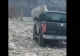 Șoferii circulă pe un drum închis și ignoră avertismentele, în Caraș-Severin. Riscă să fie surprinși de bolovani - VIDEO