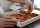 Livrator de pizza, atacat și lăsat fără banii de încasări - găsit inconștient, în scara unui bloc din Botoșani