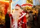 Un bărbat deghizat în Moș Crăciun a bătut un trecător pe o stradă din Moscova până când bastonul cu care lovea s-a rupt