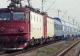 Adolescent de 16 ani, electrocutat după ce a căzut de pe o pasarelă pe o locomotivă, la Iaşi! Băiatul, transportat în stare gravă la spital