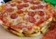 S-a inventat pizza cu blat de… cartofi prajiti! Află acum rețeta care-ți va face weekendul un deliciu
