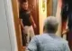 Bărbat în scaun cu rotile, atacat în propria casă! Imagini șocante 