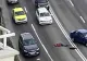 Imagini șocante în Alba Iulia. Un bărbat căzut în mijlocul drumului este ocolit de mașini minute în șir - VIDEO