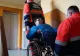 Ambulanțierii l-au urcat 7 etaje pe un elev imobilizat în cărucior după ce liftul a fost deconectat de la curent