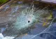 Peste 20 de mașini parcate pe o stradă din Cluj, găsite cu geamurile sparte