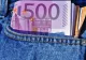 „Metoda îmbrățisării” a lăsat un român fără 2.000 de lei. Cum acționează hoții