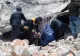 Sacrificiu suprem în mijlocul tragediei din Siria. O mamă a născut sub ruine, după care a murit
